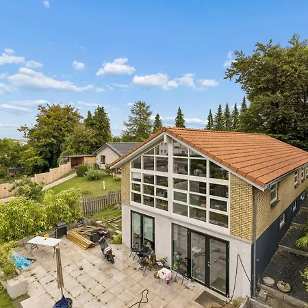 Leilighet With 3 Bedrooms And Terrace
