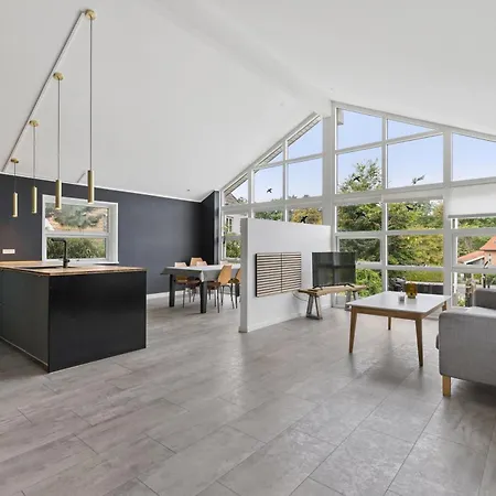 With 3 Bedrooms And Terrace