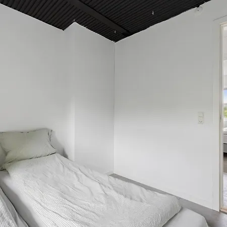 With 3 Bedrooms And Terrace Leilighet