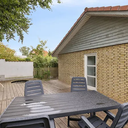 With 3 Bedrooms And Terrace Leilighet *